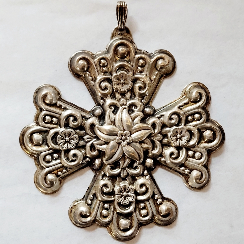 VTG Reed & Barton Sterling Silver Christmas Cross 1974